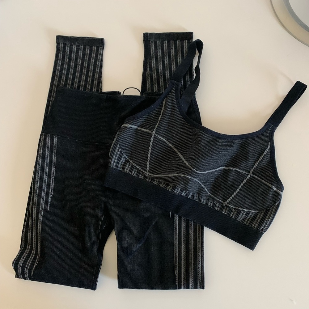 Fabletics set: leggings and bra